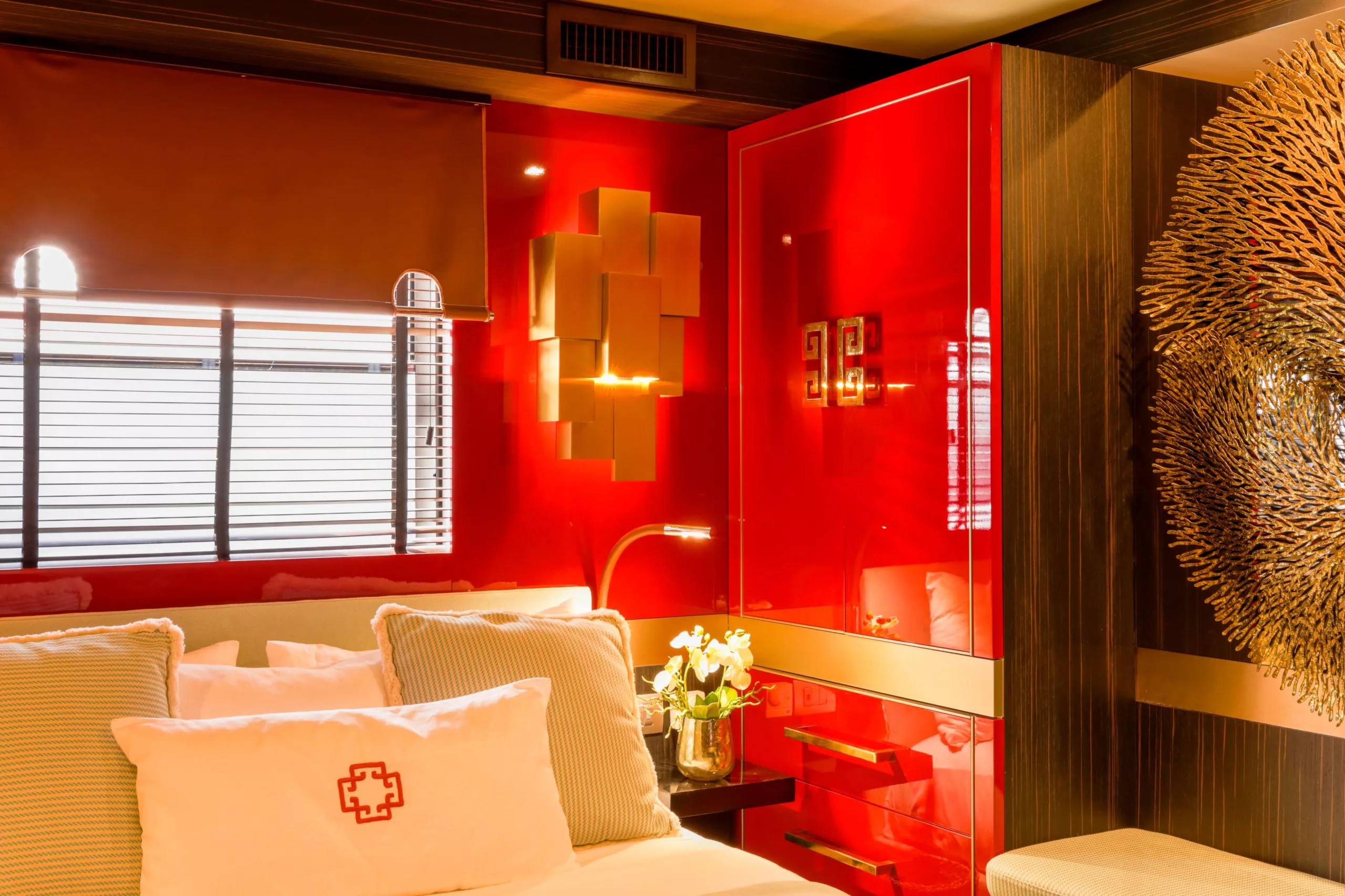 House of Hütter - GOLDFINGER - Imagen 5