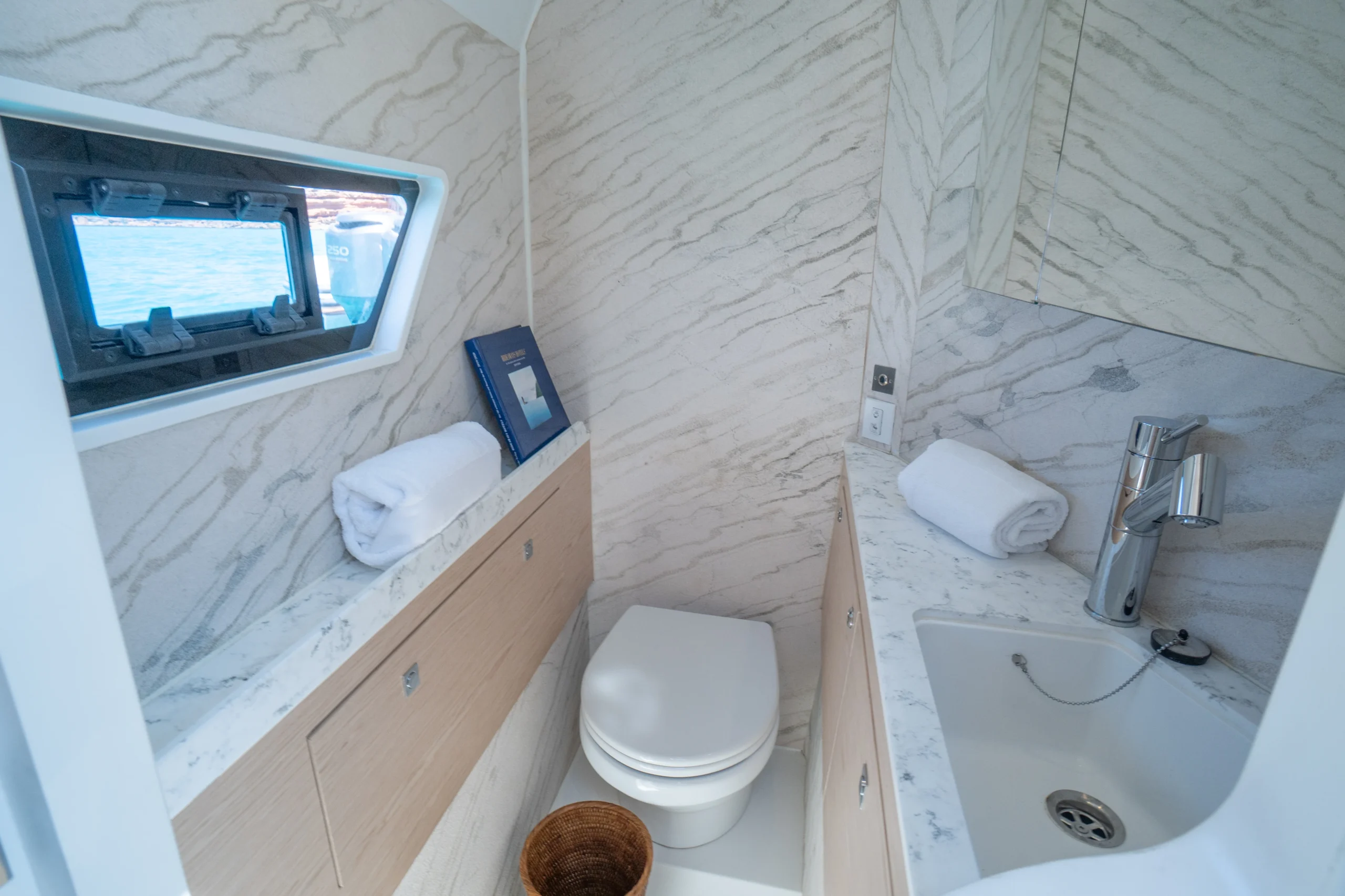 House of Hütter - Moneypenny - Imagen 6