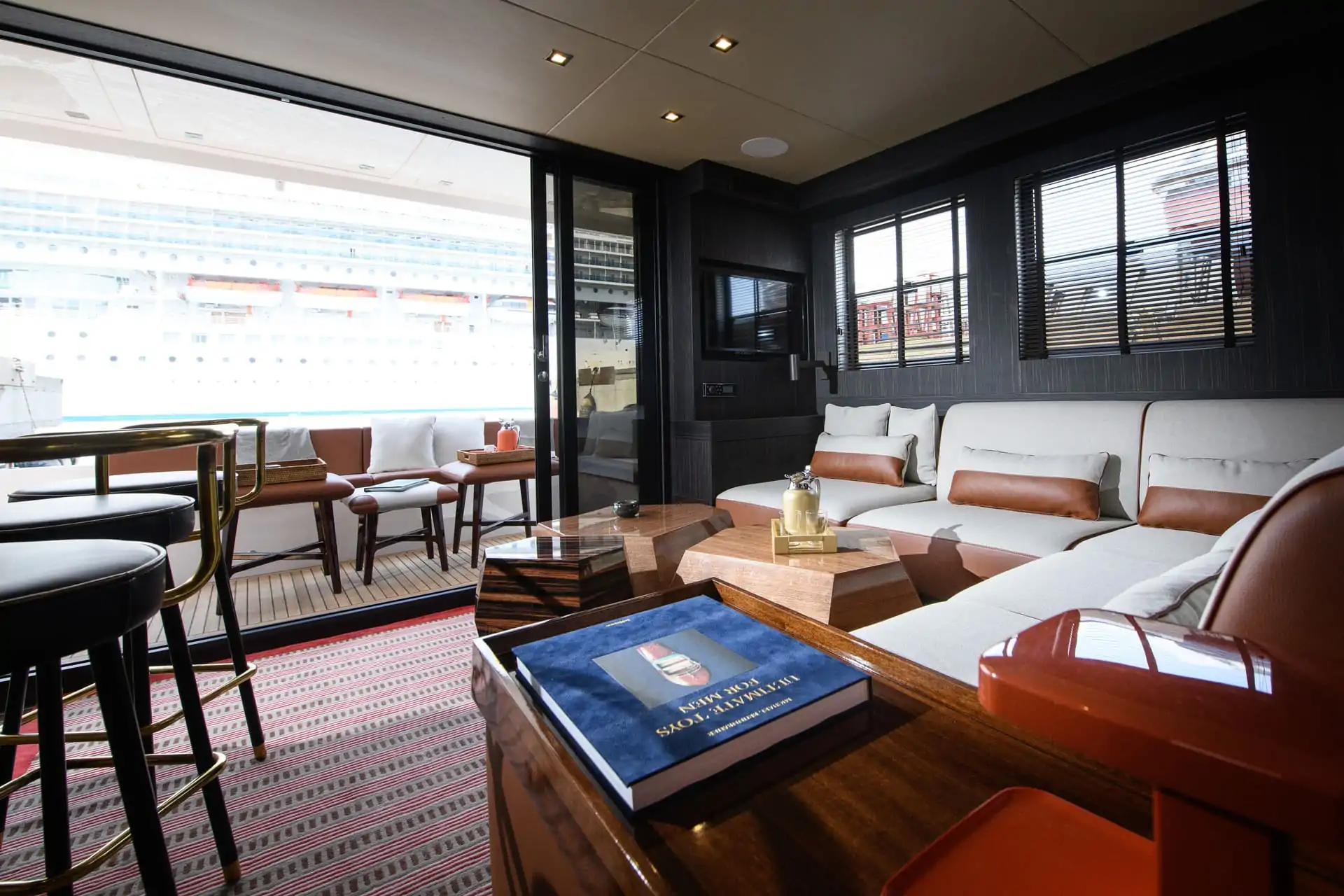 House of Hütter - GOLDFINGER - Imagen 7