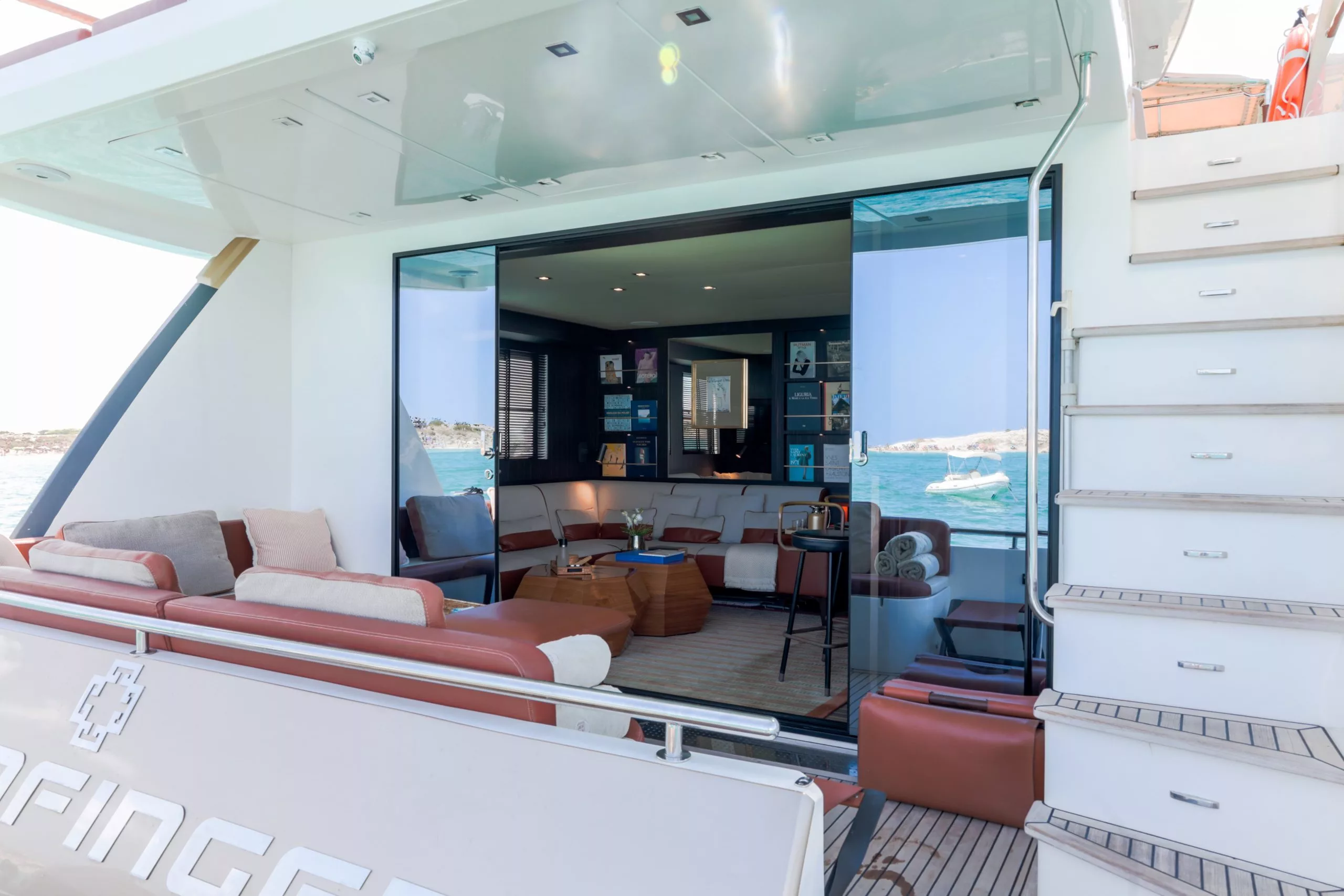 House of Hütter - GOLDFINGER - Imagen 12