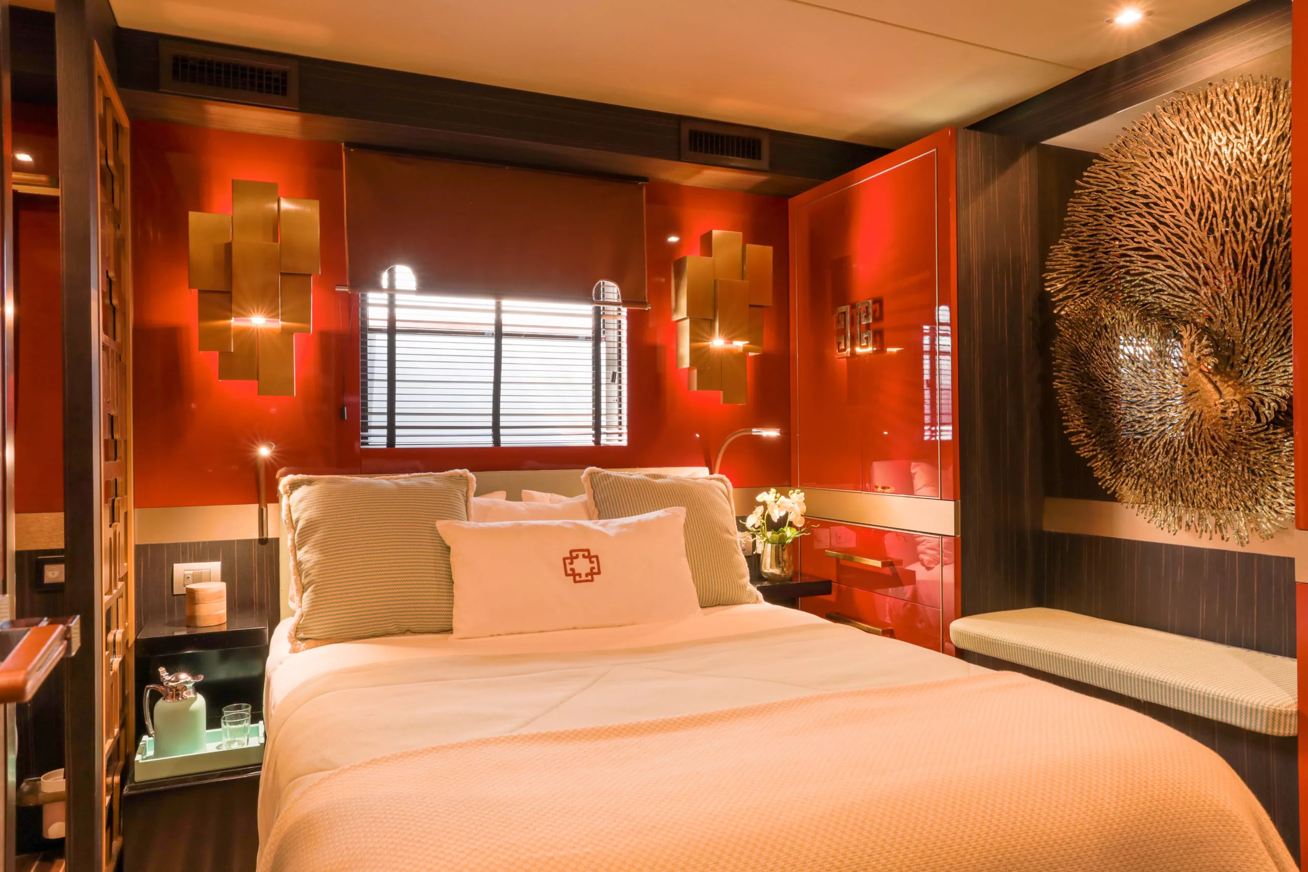 House of Hütter - GOLDFINGER - Imagen 22